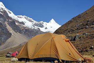 Trekking Alpamayo